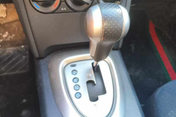 Used Nissan Qashqai 2015 2.0 XL Coolfire CVT 2WD Gear Lever