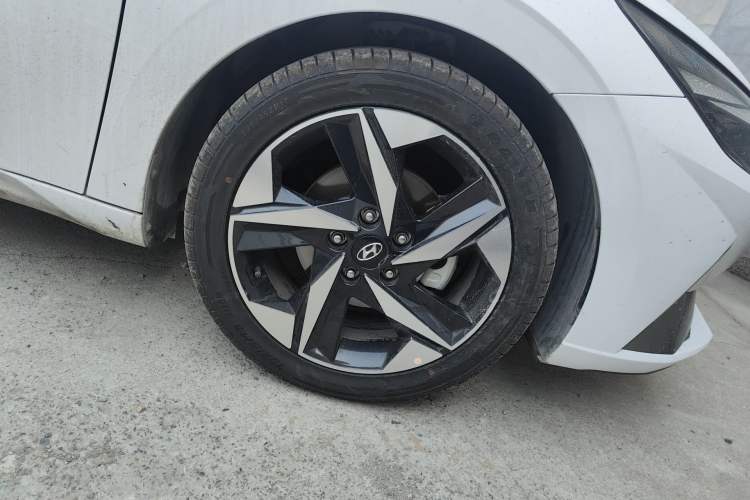 Used Hyundai Elantra 2021 1.5L CVT LUX Prestige Edition Exterior 7