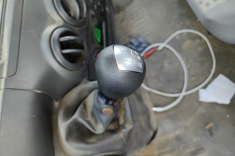 Used Iveco Power Daily 2017 2.5T Classic A32 Mid-Roof 6-7 Seater Bus 47Z5 Gear Lever