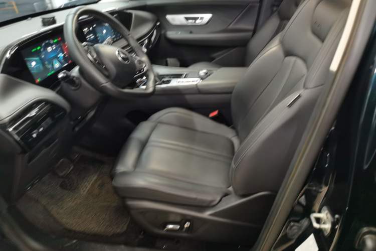 Used Dongfeng Aeolus Huge 2022 Mach Dual-Motor 1.5T MHD Dare-to-Dream Edition
