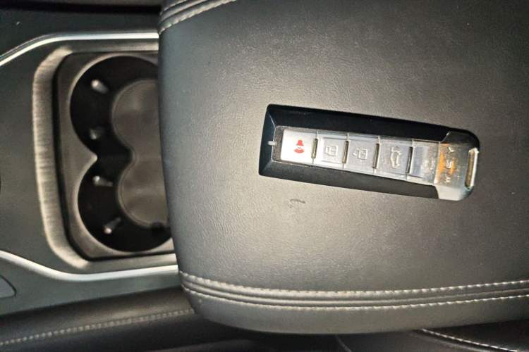 Used Wey VV5 2020 1.5T Two-Wheel Drive Color Pioneer Vehicle Key