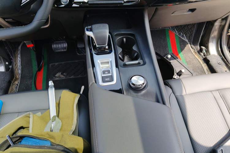 Used Dongfeng Aeolus Huge 2024 Mach Power 1.5T Premium Model Gear Lever