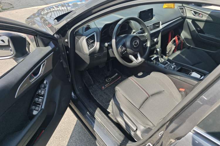 Used Mazda 3 Axela 2017 Sedan 1.5L Automatic Luxury Model Emission Standard China V