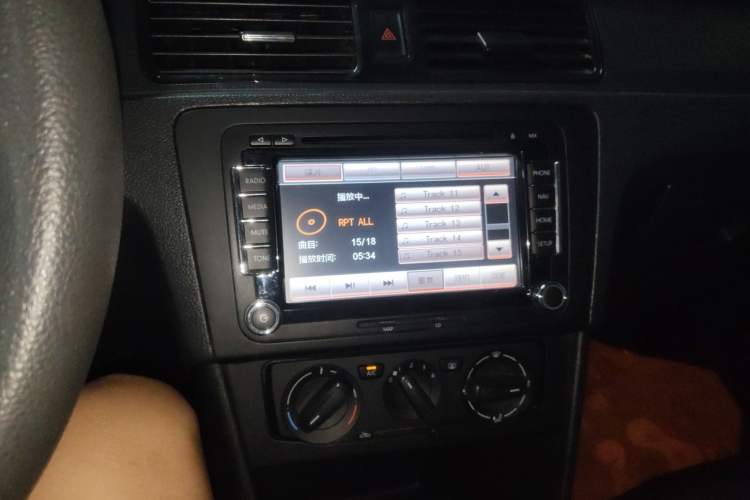 Used Volkswagen Santana 2015 1.6L Automatic Fashion Edition Audio And AC Panel