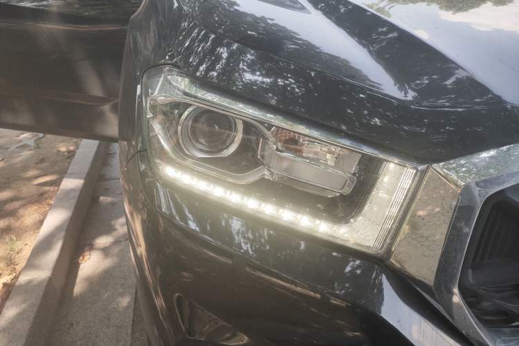 Used SAIC MAXUS T70 2020 2.0T Gasoline Automatic 4x4 Elite Version with Long Body and High Ground Clearance
