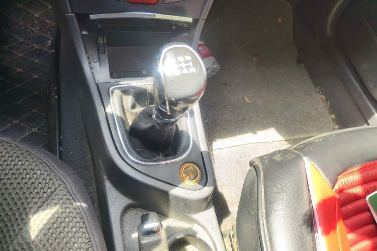 Used Dongfeng Aeolus H30 2013 CROSS 1.6L Manual Zunyi Model Gear Lever