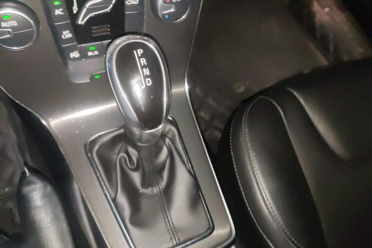 Used Volvo V40 2015 1.6T Zhiya Edition Gear Lever