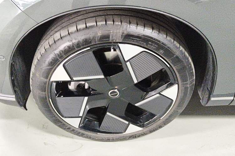 Used Volvo Volvo XC70 Plug-in Hybrid 2026 Model Four-Wheel Drive Long-Range Ultra
