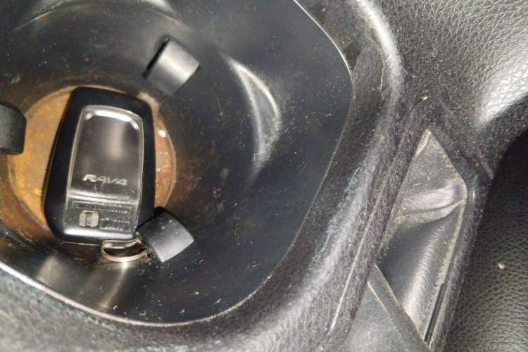 Used Toyota RAV4 2018 2.0L CVT Two-Wheel Drive Fashion X Edition