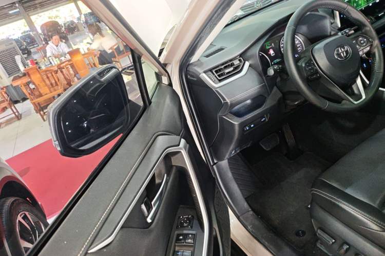 Used Toyota Wildlander 2021 Dual-Engine 2.5L E-CVT Two-Wheel Drive Luxury Edition
