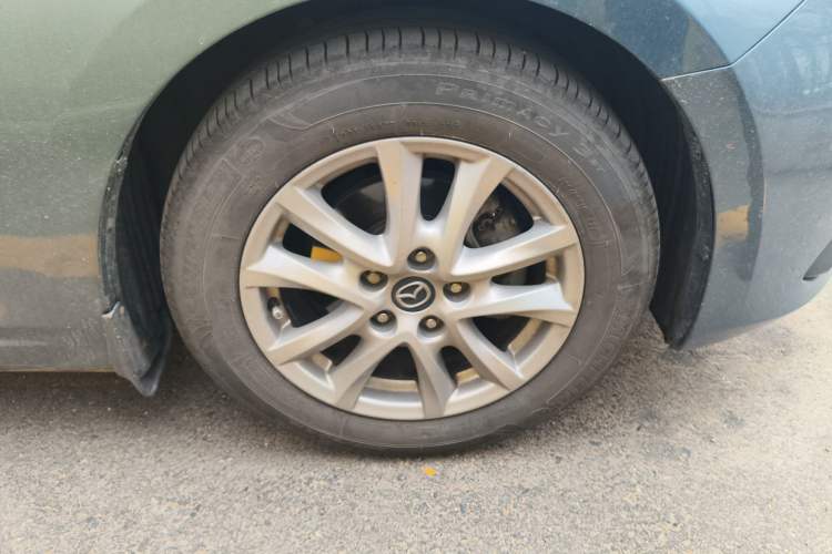 Used Mazda 3 Axela 2016 Hatchback 1.5L Automatic Luxury Model
