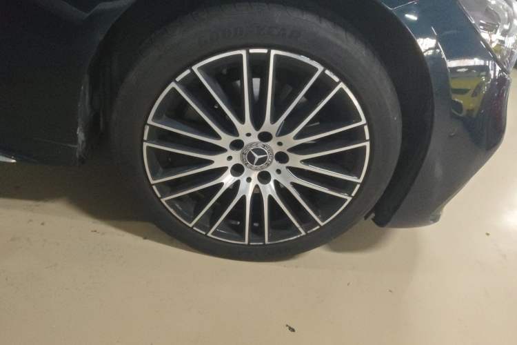 Used Mercedes-Benz C-Class 2023 C 200 L Sport Edition Right Front Wheel Hub