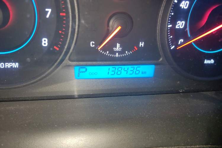 Used Chevrolet Captiva 2012 2.4L 4x4 Flagship Edition 7 Seats Odometer Close Up