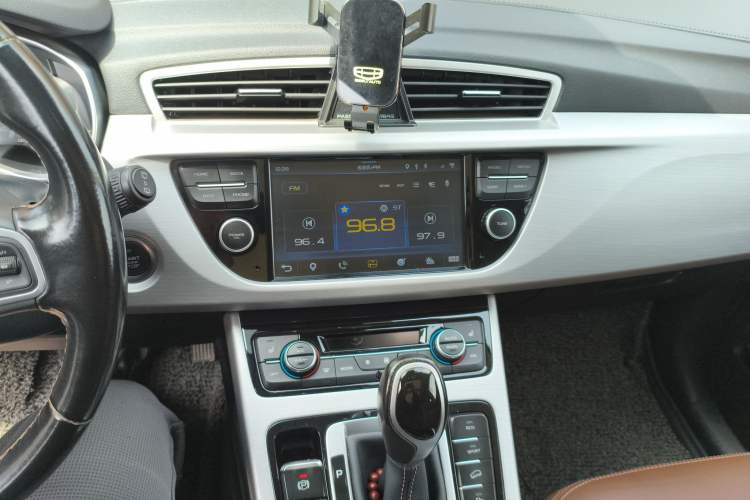 Used Geely Auto Emgrand X7 Sport 2016 1.8TD Automatic ZhiZun Version Audio And AC Panel