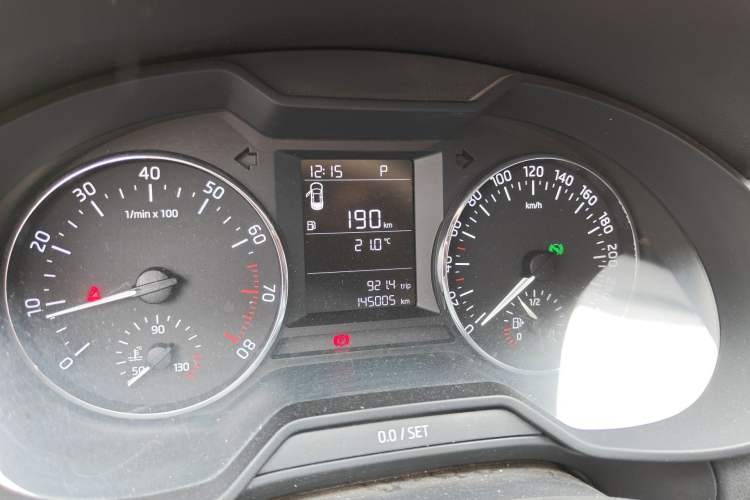 Used Skoda Octavia 2015 1.6L Automatic Yijie Edition Odometer Close Up