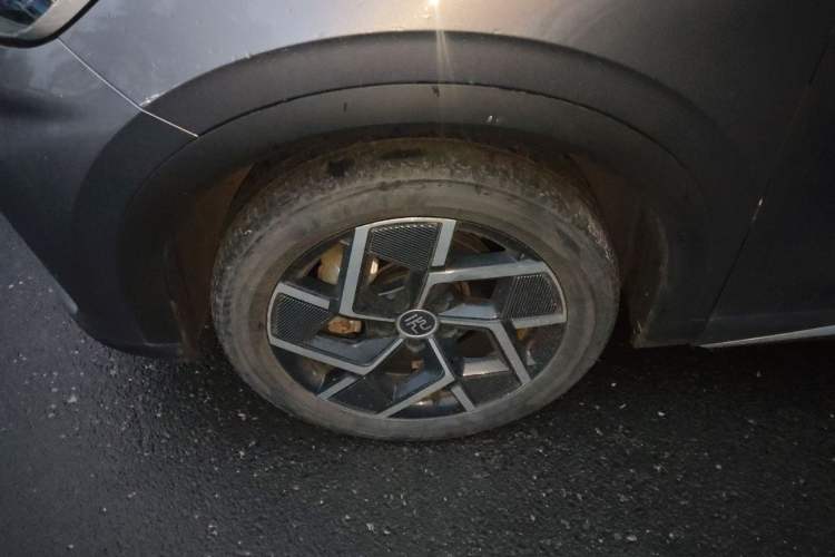 Used BYD Yuan PLUS 2022 510 km Flagship Version Left Front Wheel Hub