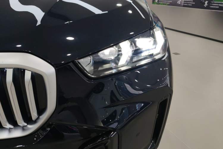 Used BMW X5 2023 xDrive 30Li Luxury M Sport Night Edition Package Left Front Headlight