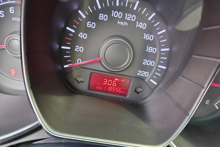 Used Kia K2 2012 Sedan 1.4L MT GLS Commemorative Edition
