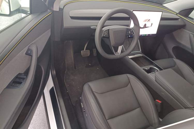 Used Tesla Model Y 2025 Rear-Wheel-Drive Version Driver Seat