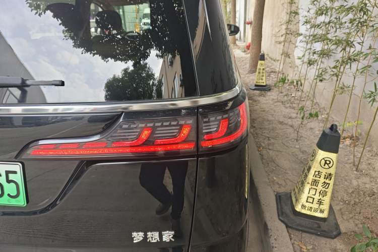 Used VOYAH Dream 2024 PHEV Extended-Range Premium Edition Exterior 6