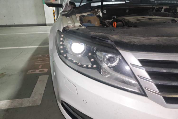 Used Volkswagen FAW-Volkswagen CC 2013 1.8TSI Luxury Model Right Front Headlight