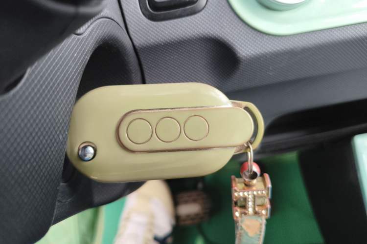 Used Wuling Hongguang MINIEV 2022 Macaron Fashion Model Lithium Iron Phosphate Vehicle Key