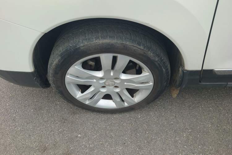 Used Peugeot 3008 2015 2.0L Manual Classic Edition Left Front Wheel Hub