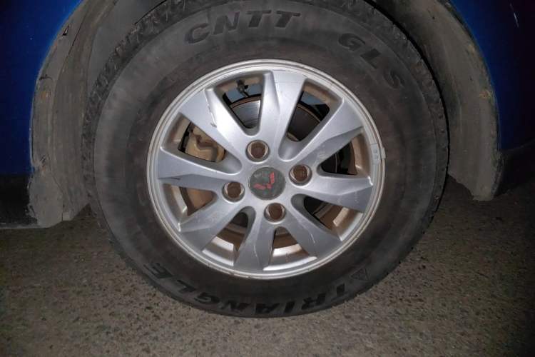 Used Wuling Hongguang 2013 1.5L S Luxury Model Right Front Wheel Hub