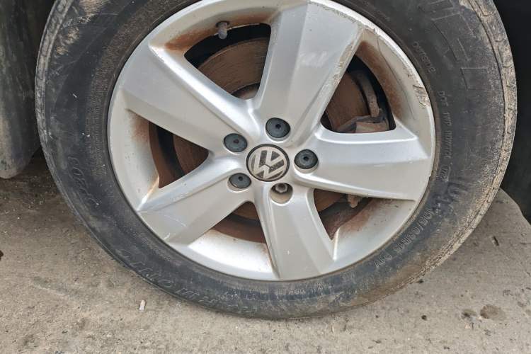 Used Volkswagen Lavida 2011 1.6L Automatic PinYou Edition Right Front Wheel Hub