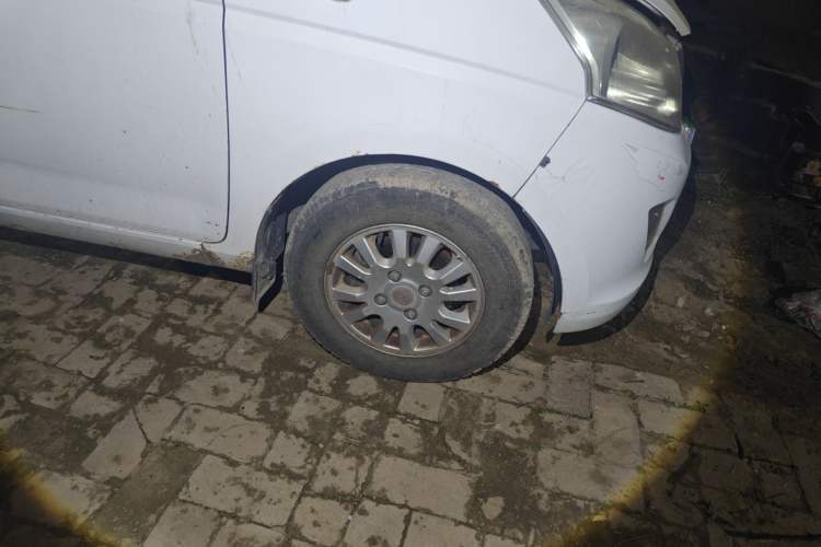 Used Wuling Rongguang V 2015 1.2L Standard Version Right Front Wheel Hub