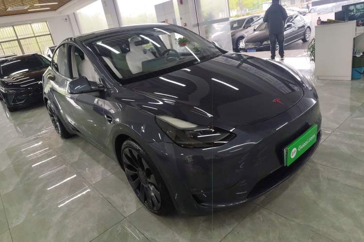 Used Tesla Model Y 2022 Performance High-Performance All-Wheel-Drive Version Front Right 45 Deg