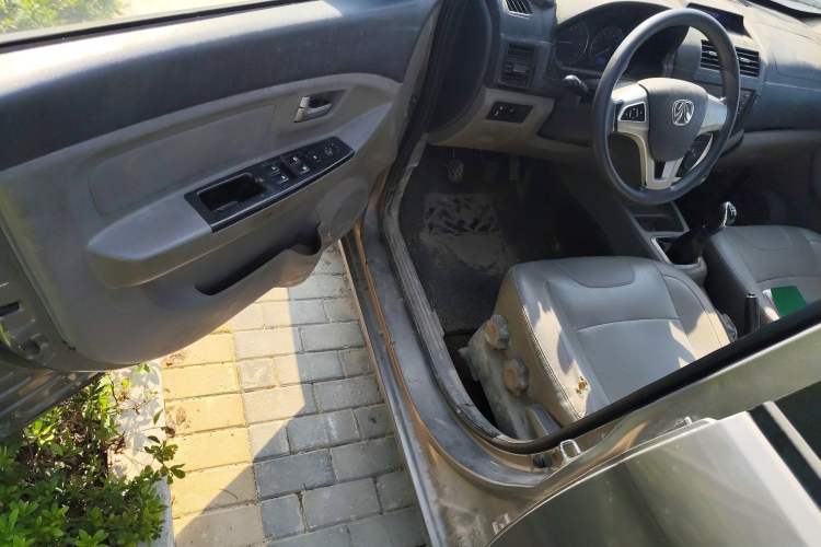 Used BAIC Weiwang M20 2014 1.5L Ultra-Luxury BJ415B Driver Seat