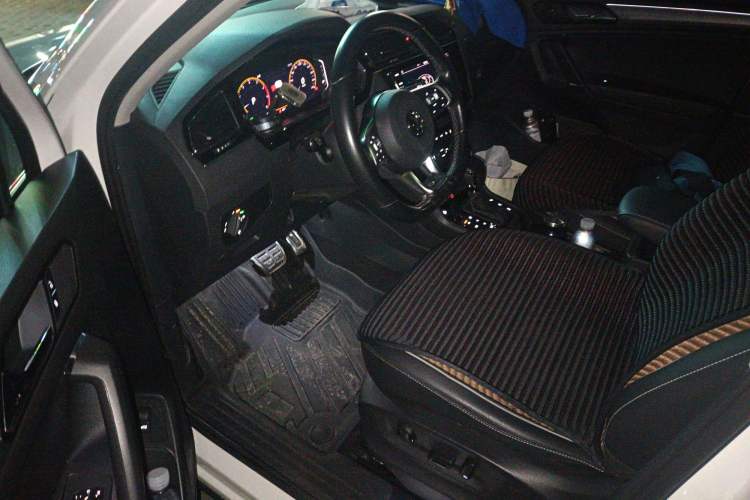 Used Volkswagen Tiguan L 2020 330TSI Automatic Two-Wheel Drive R-Line Flagship Version China VI Standard
