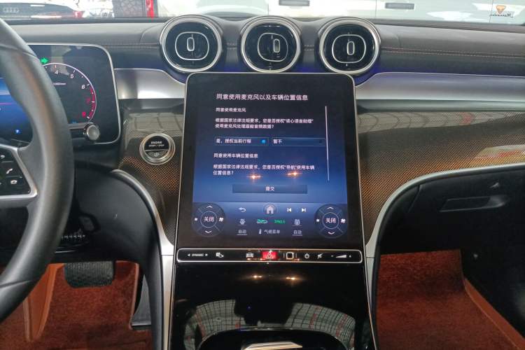 Used Mercedes-Benz GLC 2024 GLC 260 L 4MATIC Dynamic Edition 5-seater Audio And AC Panel