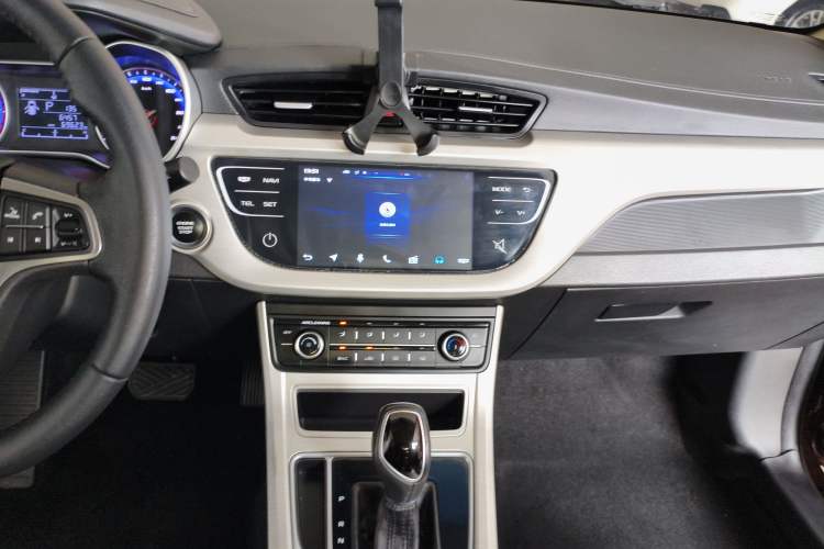 Used Geely Auto Vision 2018 1.5L Automatic Happiness Edition Audio And AC Panel