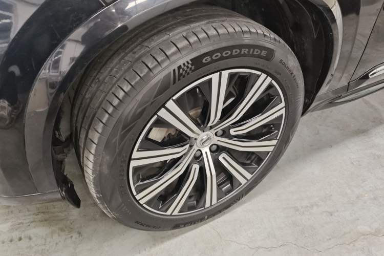 Used Volvo XC90 2021 B5 SmartDrive Luxury Edition 5-seater Exterior 3