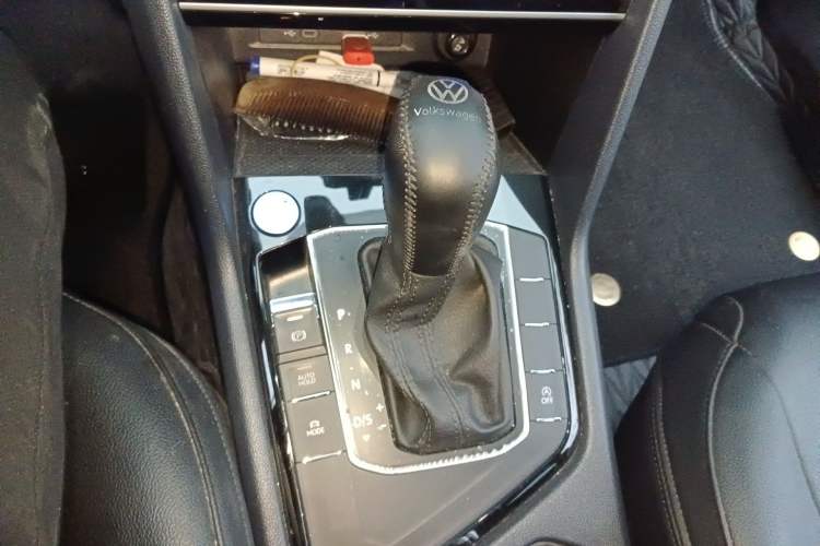 Used Volkswagen Tharu 2023 300TSI Two-Wheel-Drive Full Moon Edition Gear Lever