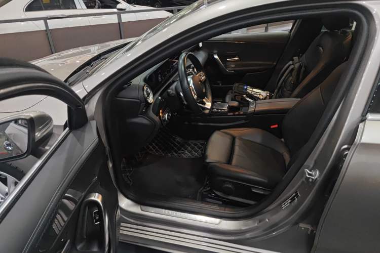 Used Mercedes-Benz A-Class 2022 Restyled A 200 L Sport Sedan Fashion Version Driver Seat