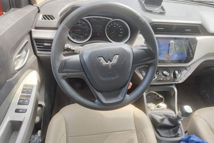 Used Wuling Hongguang 2019 1.5L S Comfort Edition China VI LAR Steering Wheel
