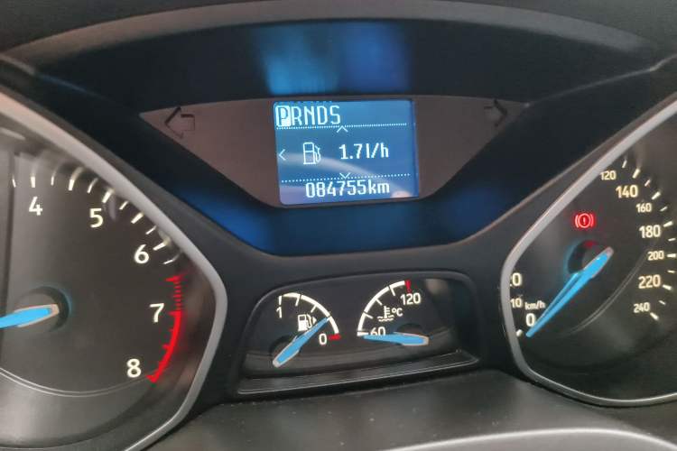 Used Ford Focus 2017 Hatchback EcoBoost 125 Automatic - Ultra-Powerful Style Edition with Smart Drive Features Odometer Close Up