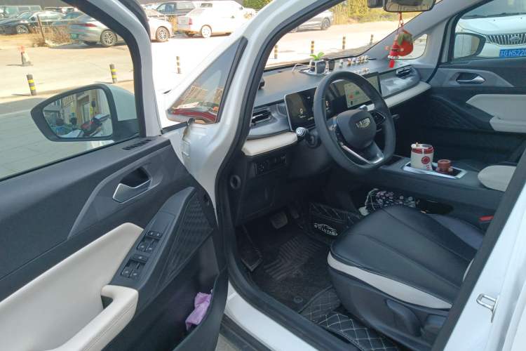 Used Geometry E Firefly 2024 301km Starlight
