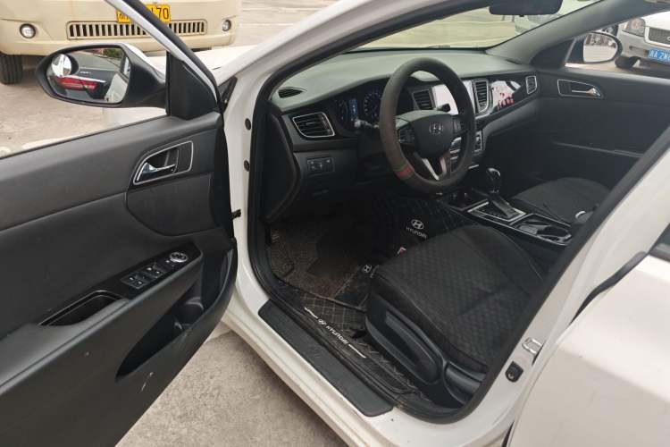 Used Hyundai Mistra 2014 1.8L Automatic Smart GLS Driver Seat