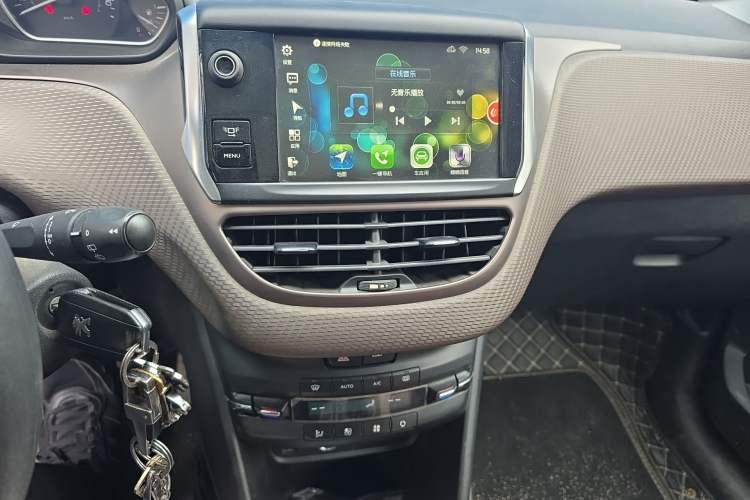 Used Peugeot 2008 2014 1.6L Automatic Fashion Edition Audio And AC Panel