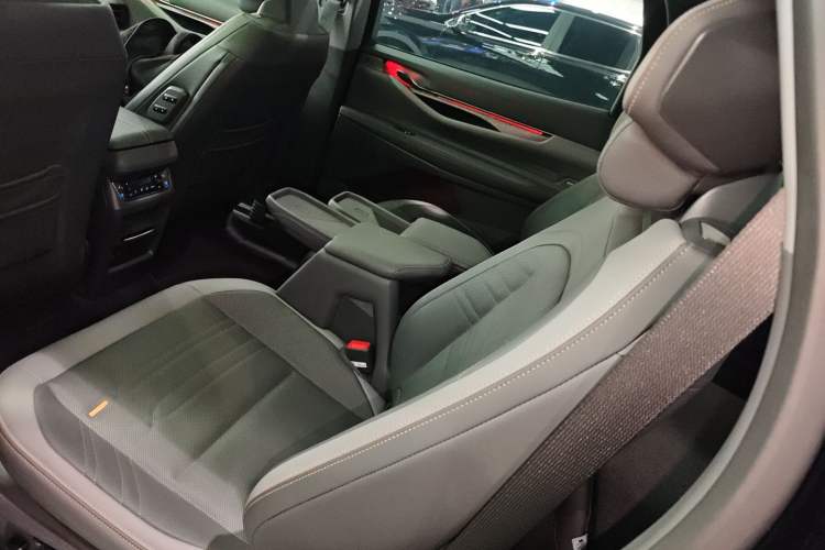 Used Ford Edge 2023 Edge L 2.0T EcoBoost E-Hybrid Four-Wheel Drive Seven-Seat Supreme Model