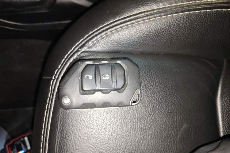 Used Jeep Wrangler 2019 2.0T Sahara Four-Door Version China VI Emission Standard
