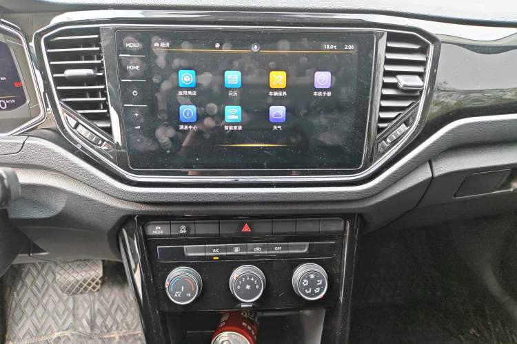 Used Volkswagen T-ROC 2022 280TSI DSG Two-Wheel Drive Elite PLUS Audio And AC Panel