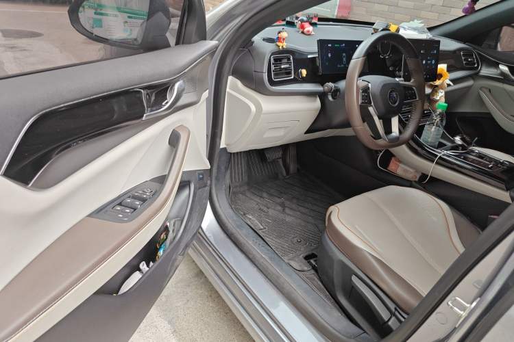 Used BYD Qin PLUS 2023 Champion Edition DM-i 120KM Leading Model Driver Seat