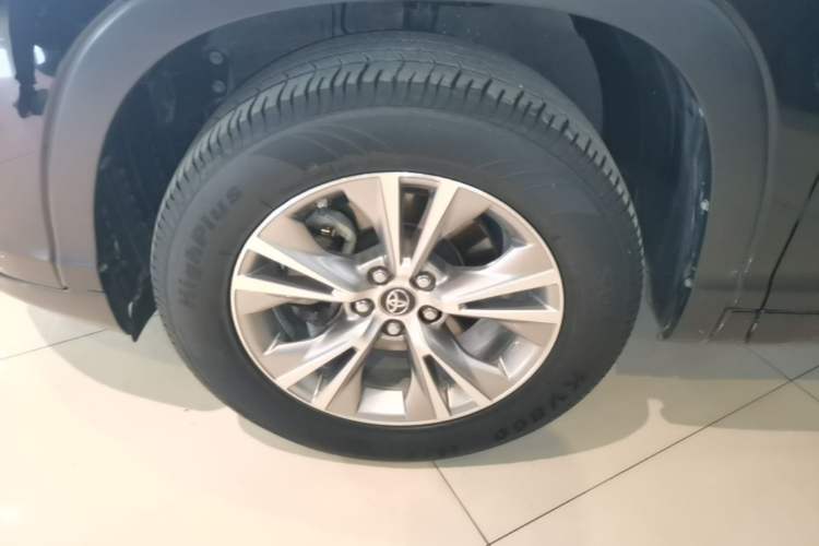 Used Toyota Highlander 2021 2.0T Four-Wheel Drive Elite Edition 7-Seater Left Front Wheel Hub