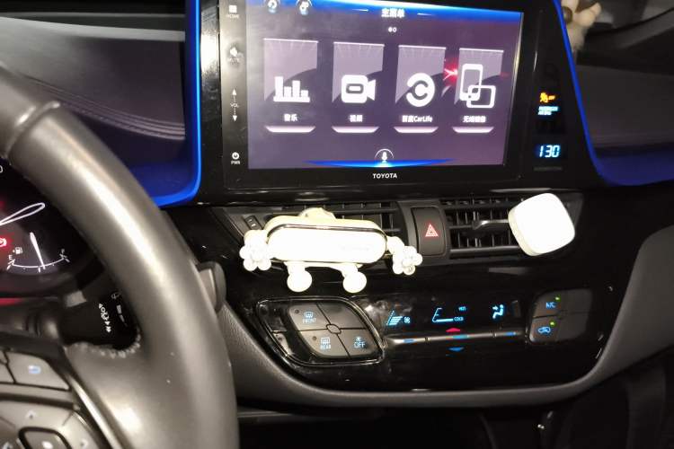 Used Toyota IZOA 2018 2.0L Yichi Version China VI Standard Audio And AC Panel