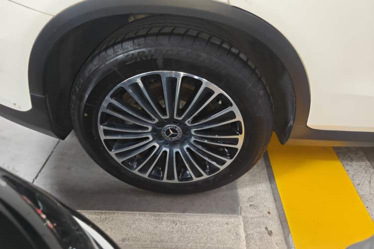 Used Mercedes-Benz GLC 2018 Facelifted GLC 260 4MATIC Dynamic Edition Right Rear Wheel Hub